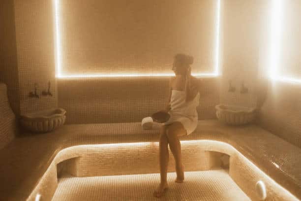 Hammam en mosaïque avec éclairage LED, espace bien-être Dodin Piscine